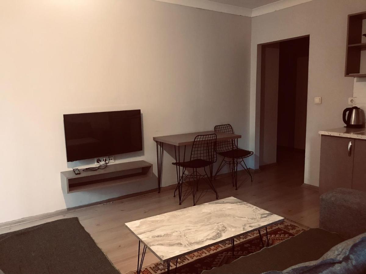 06ev House *
